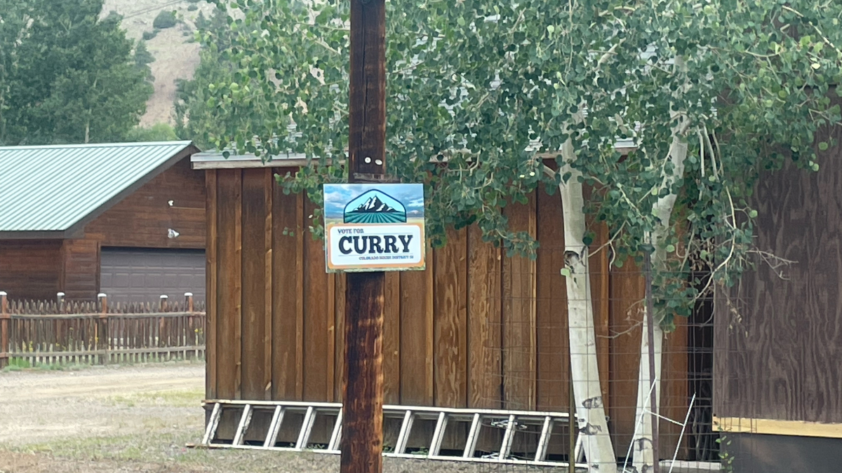 Curry signs are popping up all over HD58, including Lake City!
